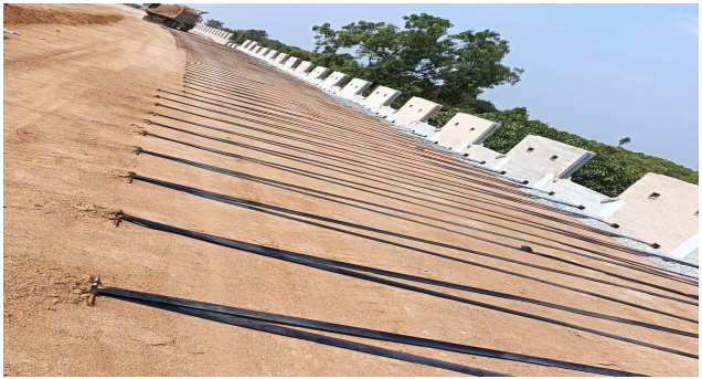 Fixing of Geo Strap and Filter media at Ch.207+346 RHS